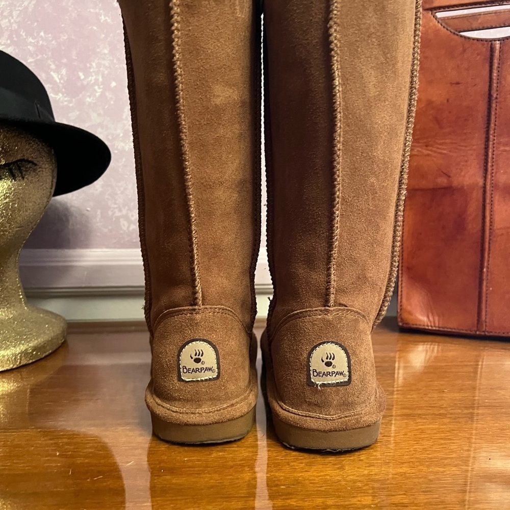 Woman’s SZ 9, Bearpaw, tan, suede leather, snow boot. - Picture 9 of 11